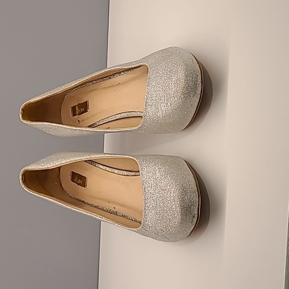 💥2/$30💥 Size 9 Women's low heel shoes - Picture 2 of 5